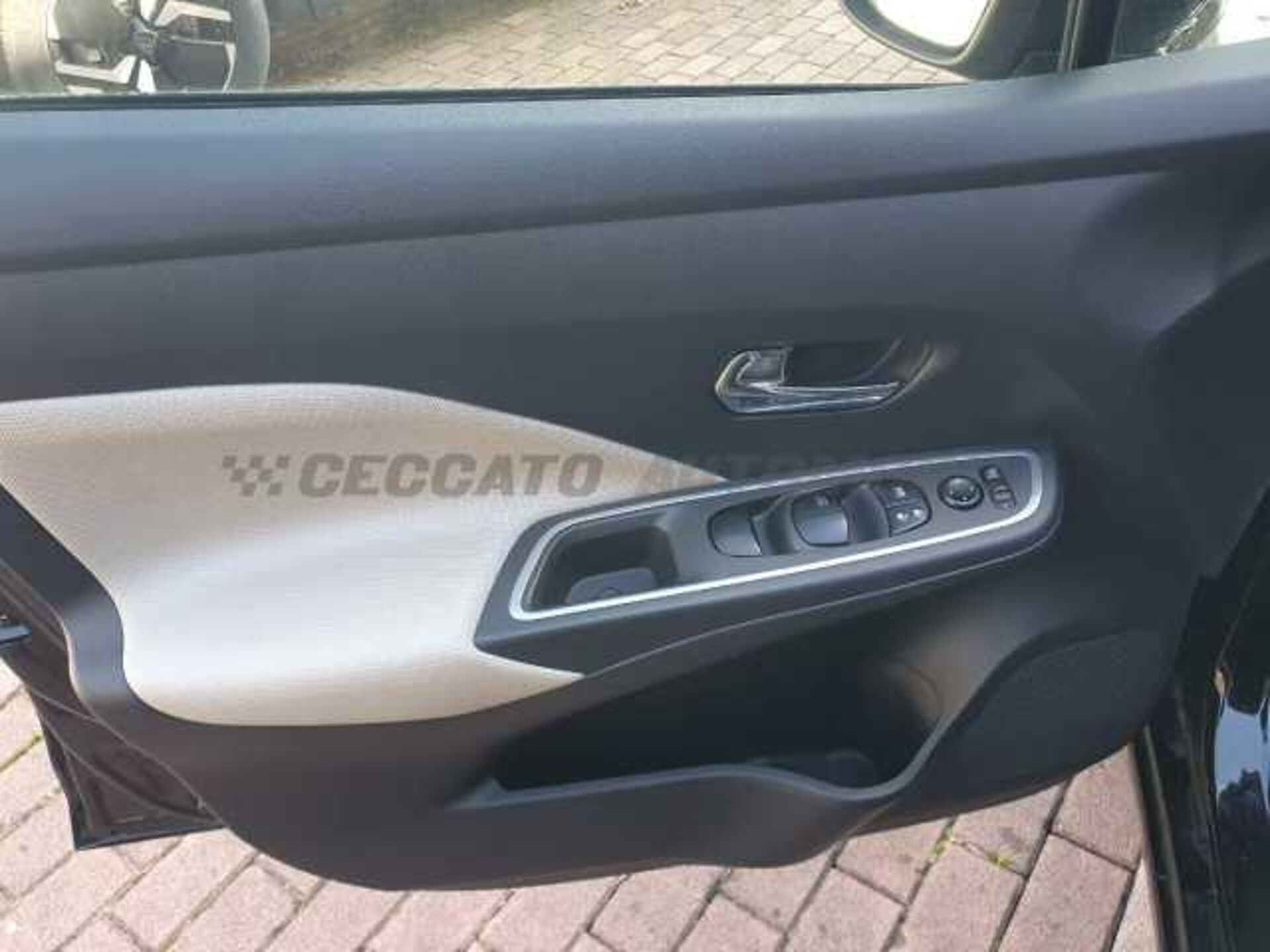 Nissan Micra 1.5l - black