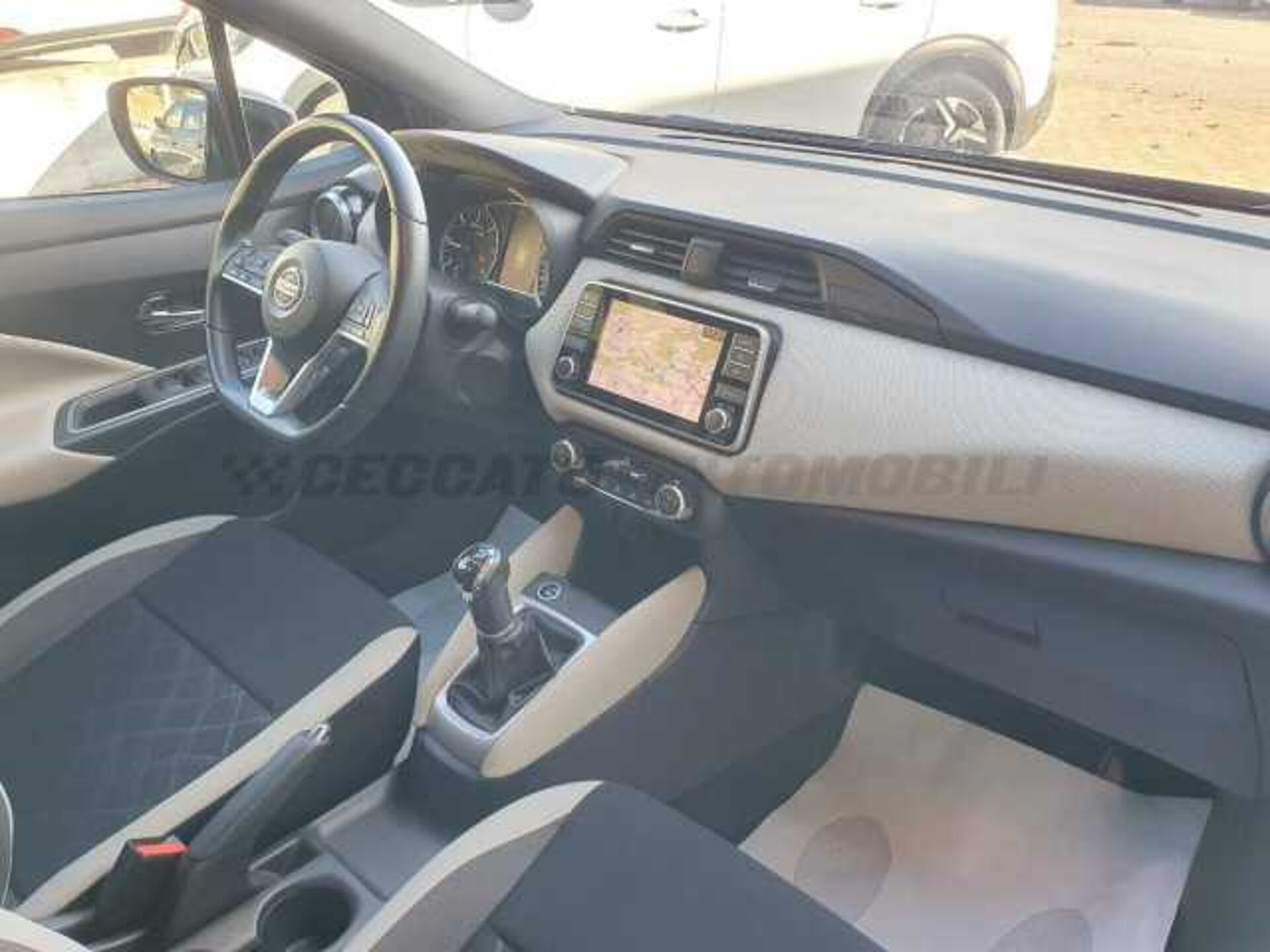 Nissan Micra 1.5l - black