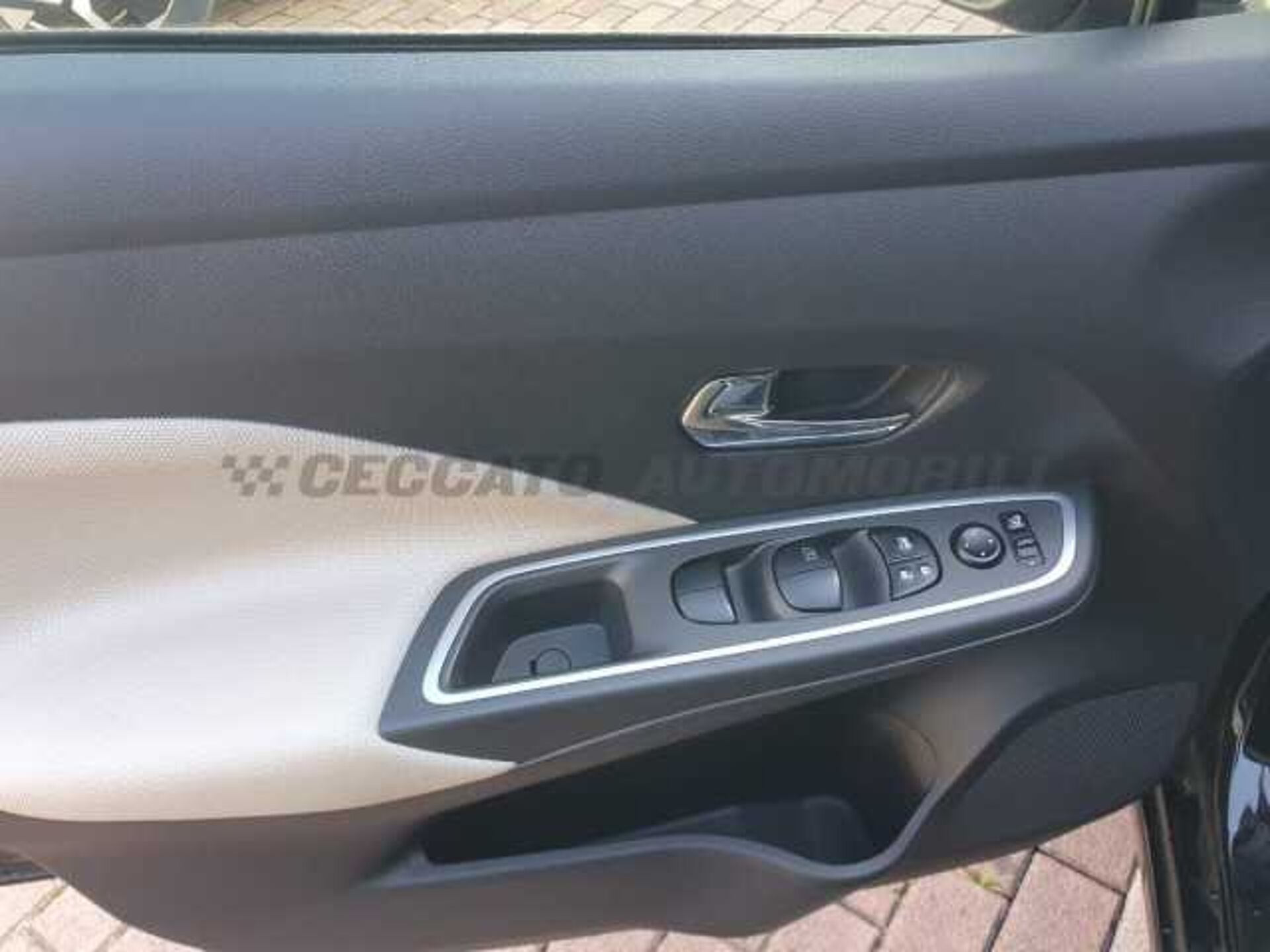 Nissan Micra 1.5l - black