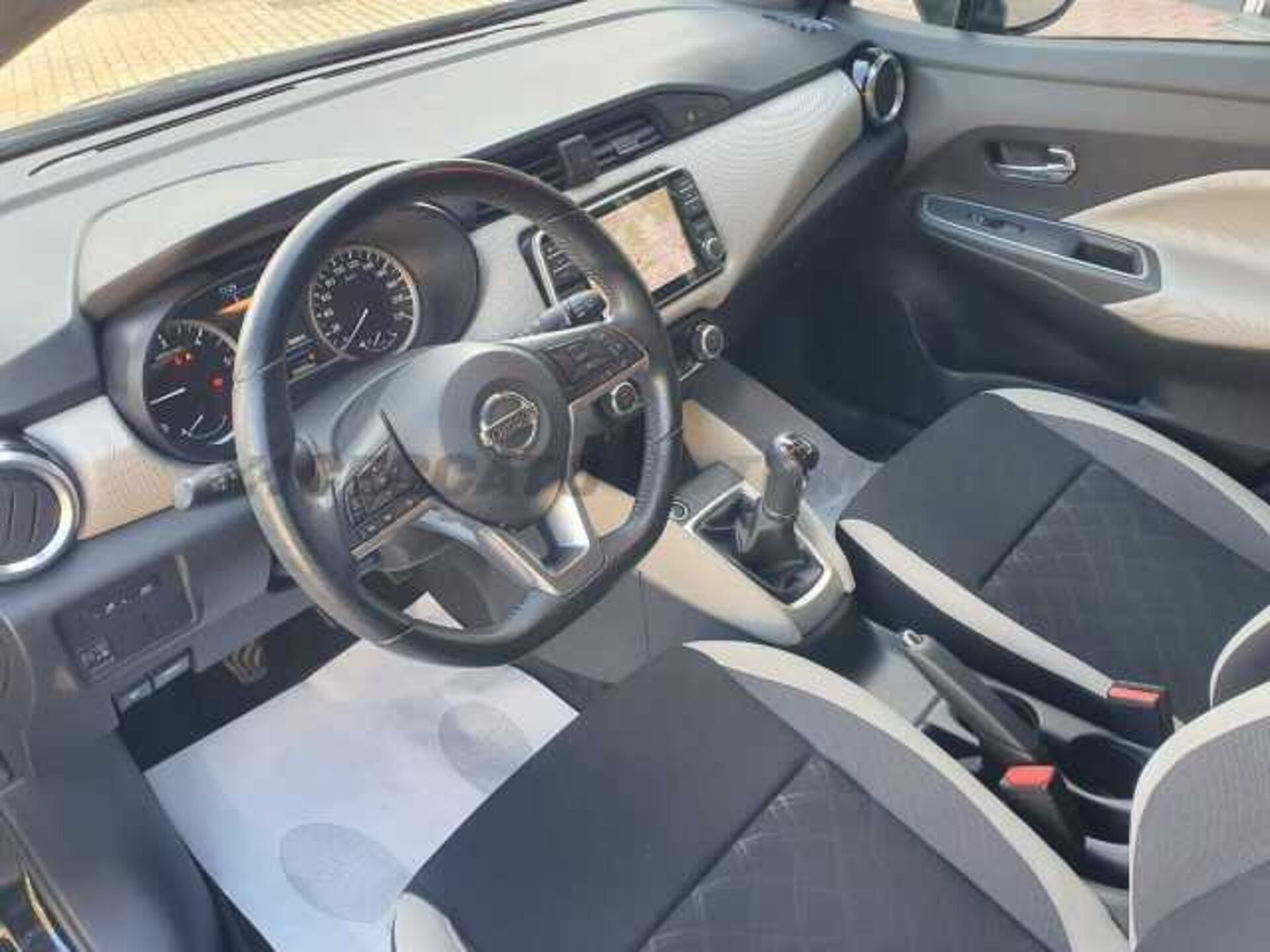 Nissan Micra 1.5l - black