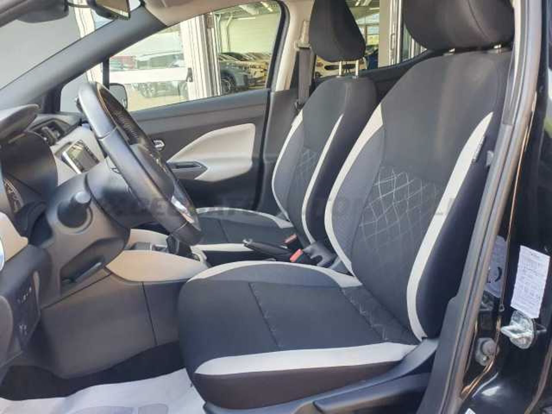 Nissan Micra 1.5l - black