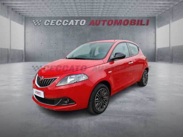 Lancia Ypsilon 1.0l - red
