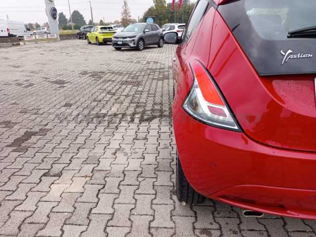 Lancia Ypsilon 1.0l - red