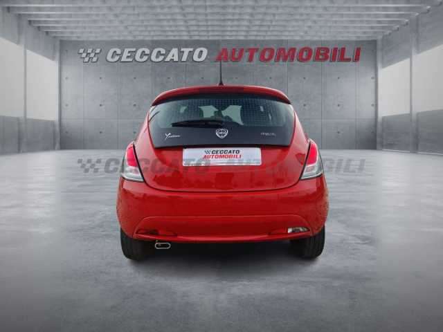 Lancia Ypsilon 1.0l - red