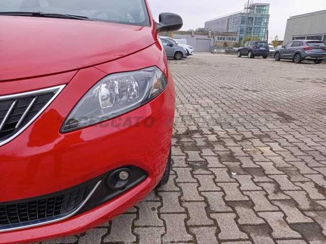 Lancia Ypsilon 1.0l - red