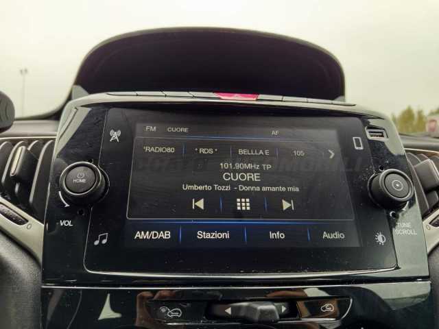 Lancia Ypsilon 1.0l - red