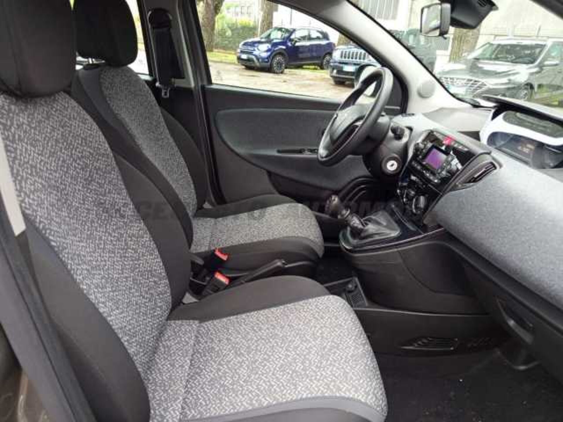 Lancia Ypsilon 1.0l - grey