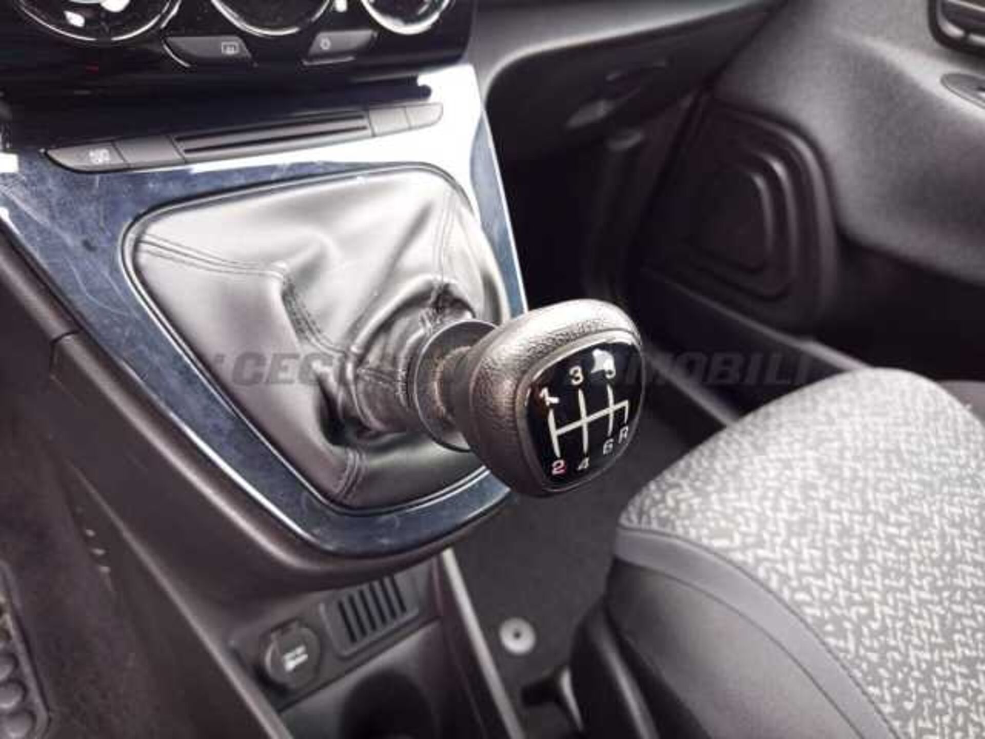 Lancia Ypsilon 1.0l - grey