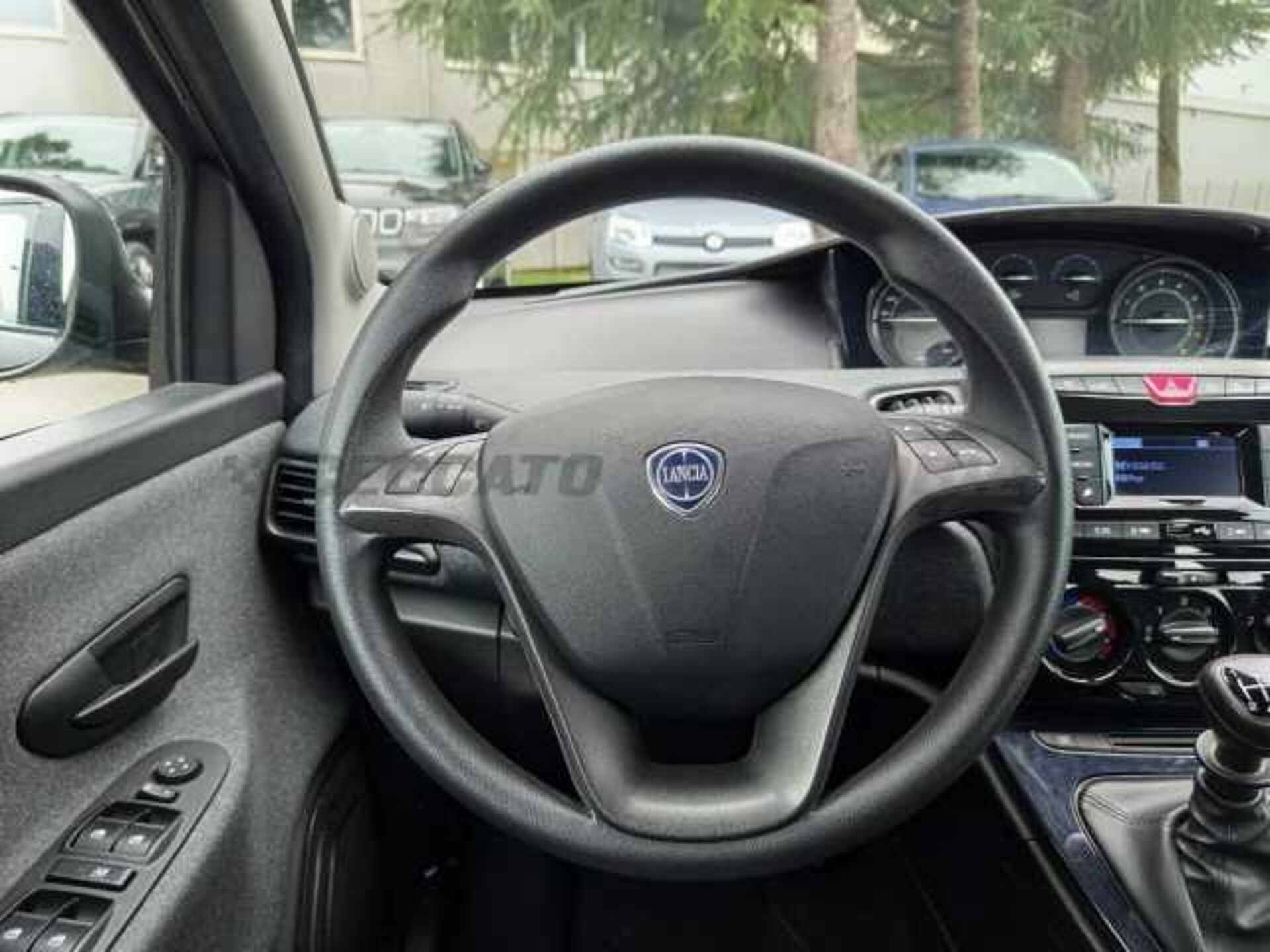 Lancia Ypsilon 1.0l - grey