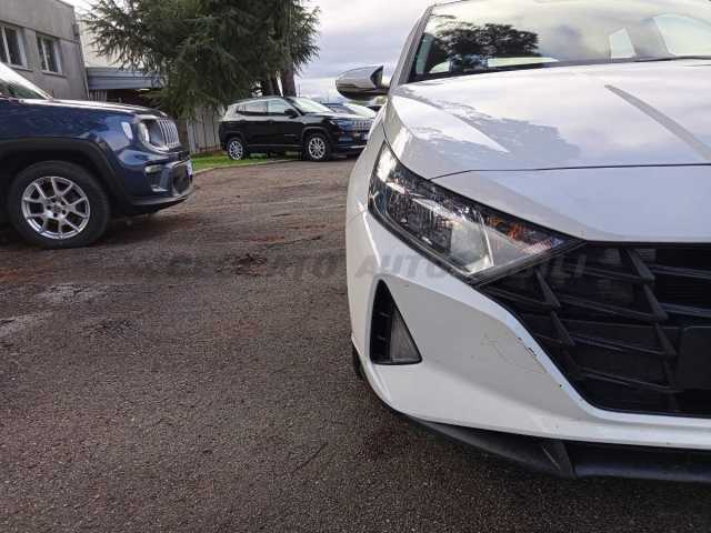 Hyundai i20 1.2l - white