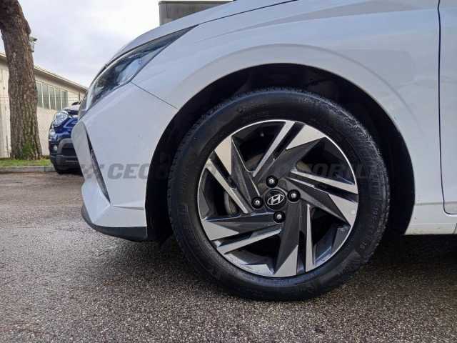 Hyundai i20 1.2l - white