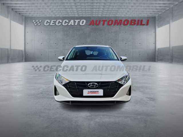 Hyundai i20 1.2l - white