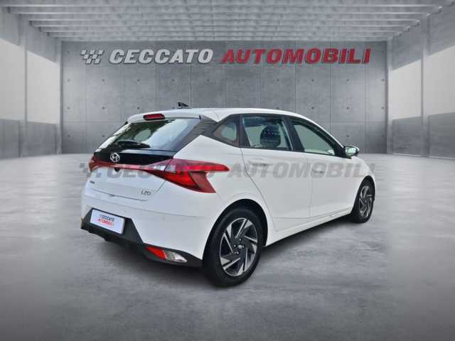 Hyundai i20 1.2l - white