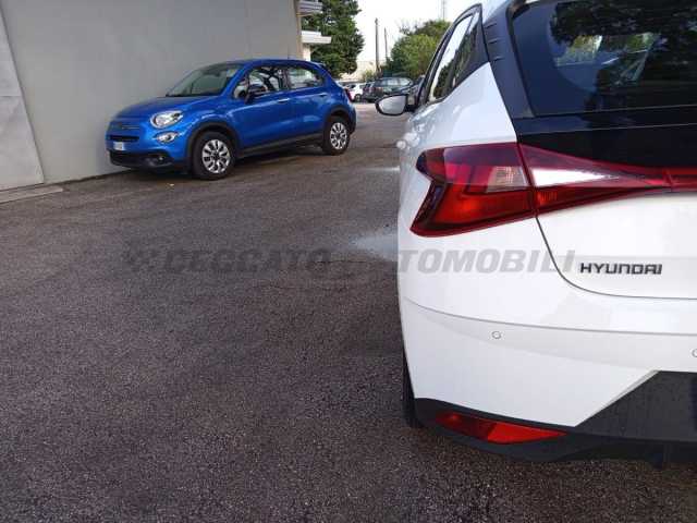 Hyundai i20 1.2l - white
