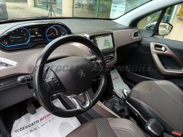 Peugeot 2008 1.6l - orange