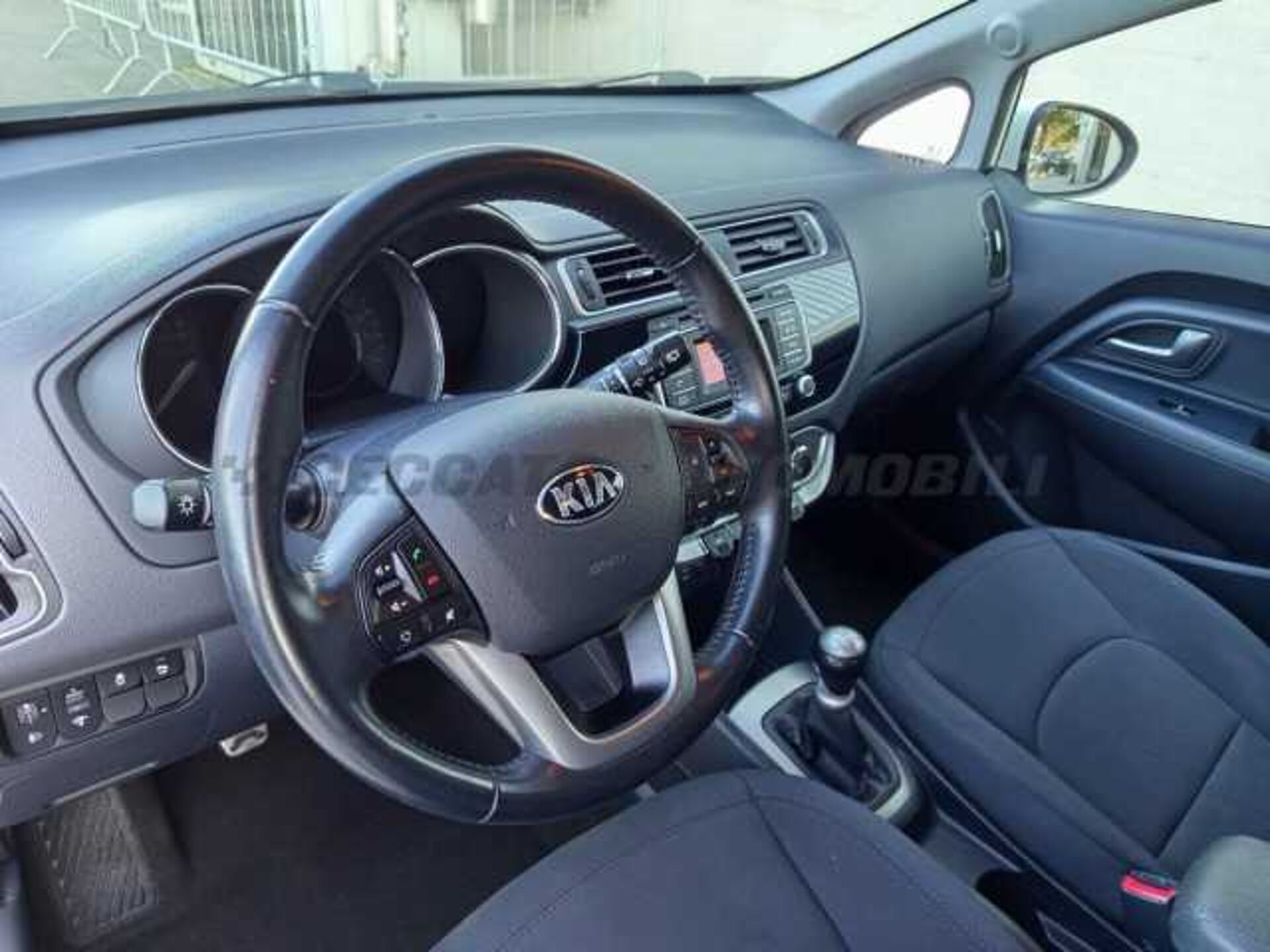 Kia Rio 1.2l - white