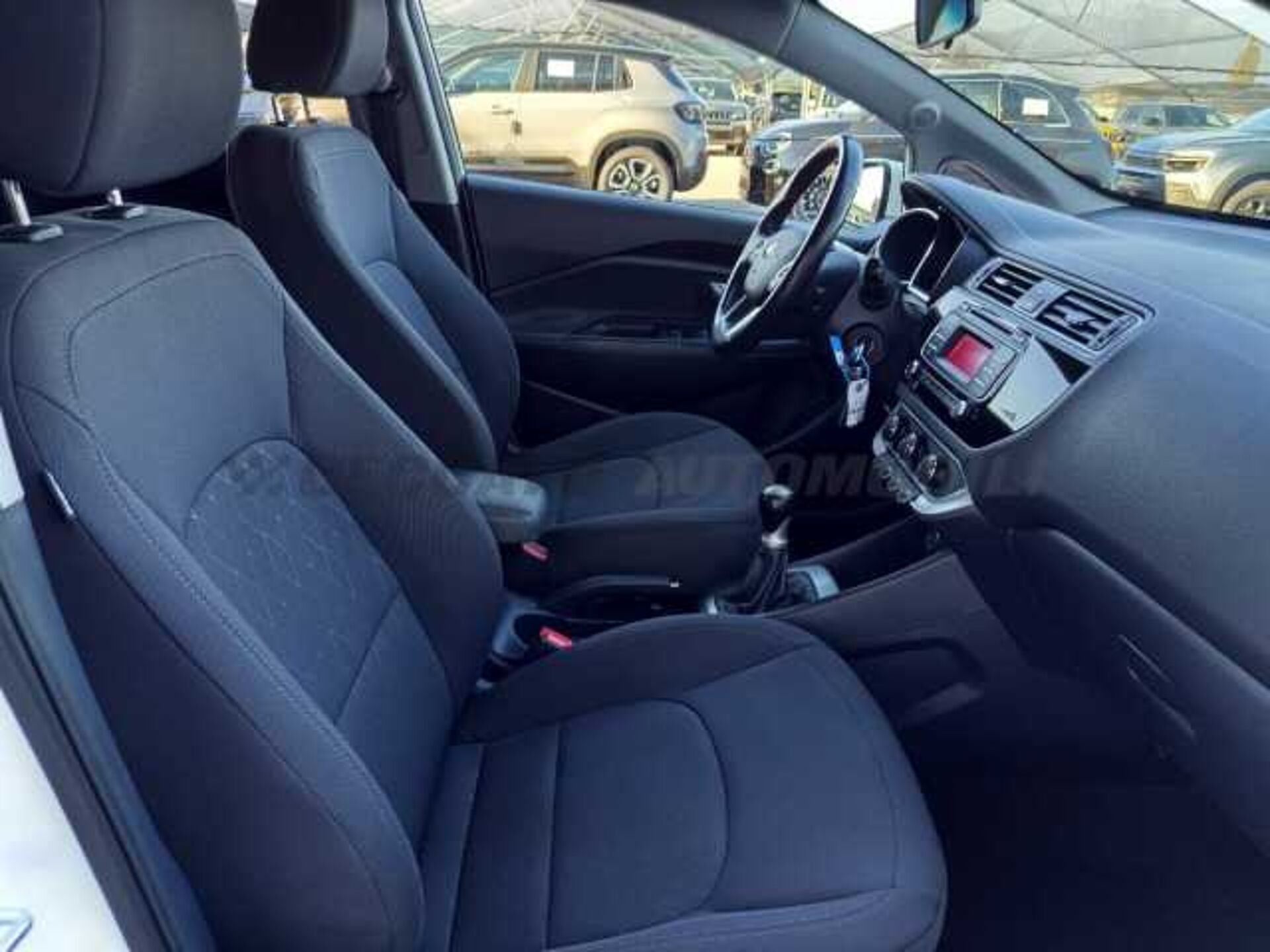 Kia Rio 1.2l - white