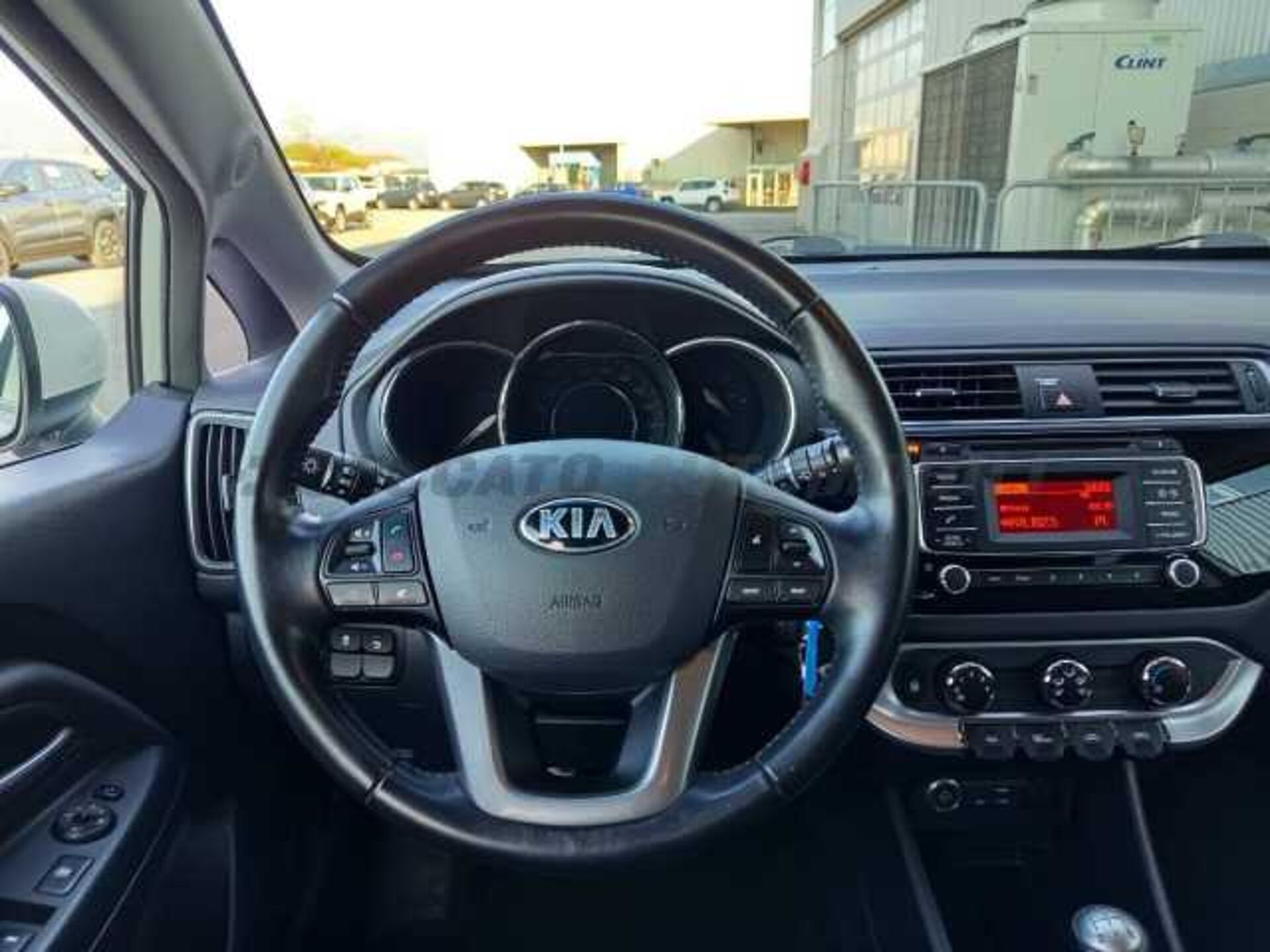 Kia Rio 1.2l - white