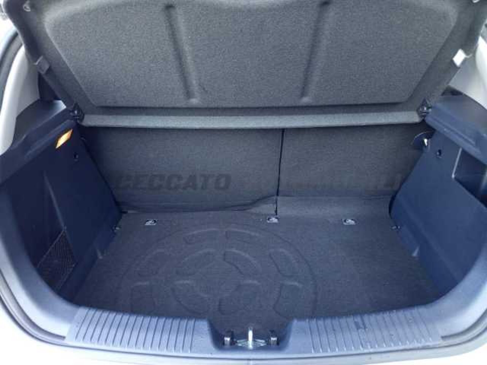 Kia Rio 1.2l - white