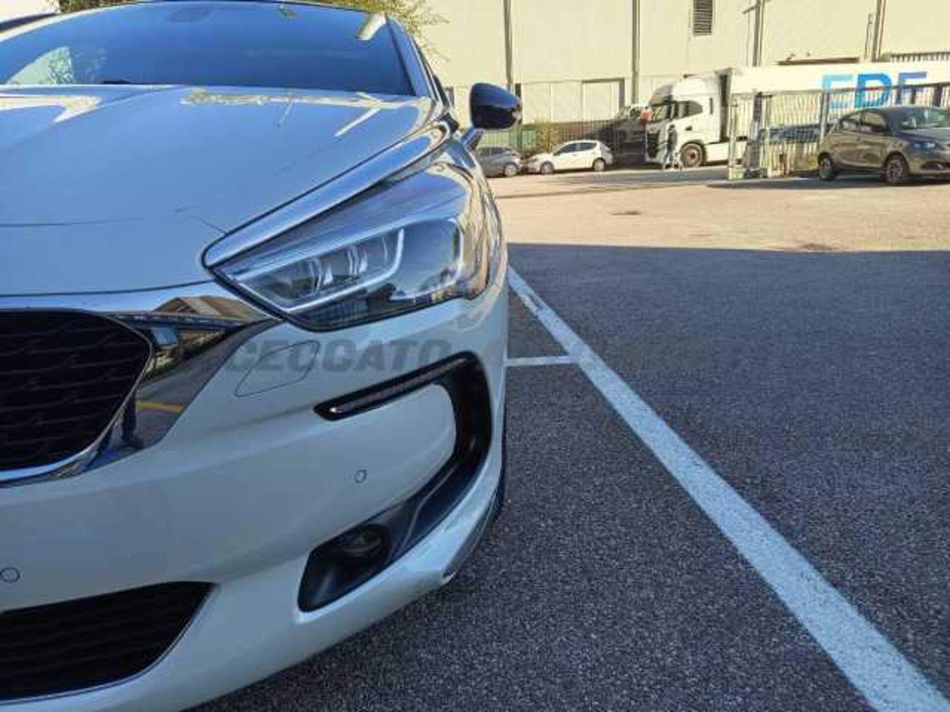 DS DS 5 2.0l - white