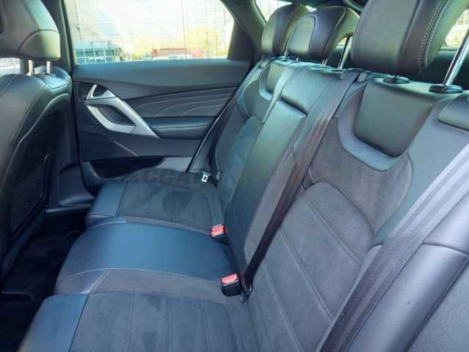 DS DS 5 2.0l - white