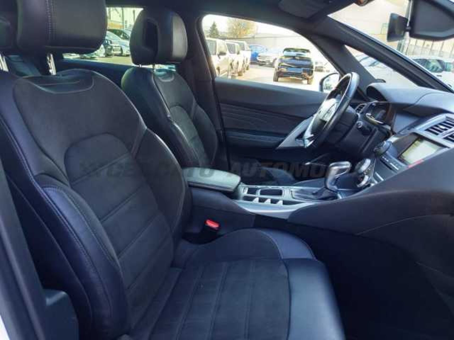 DS DS 5 2.0l - white