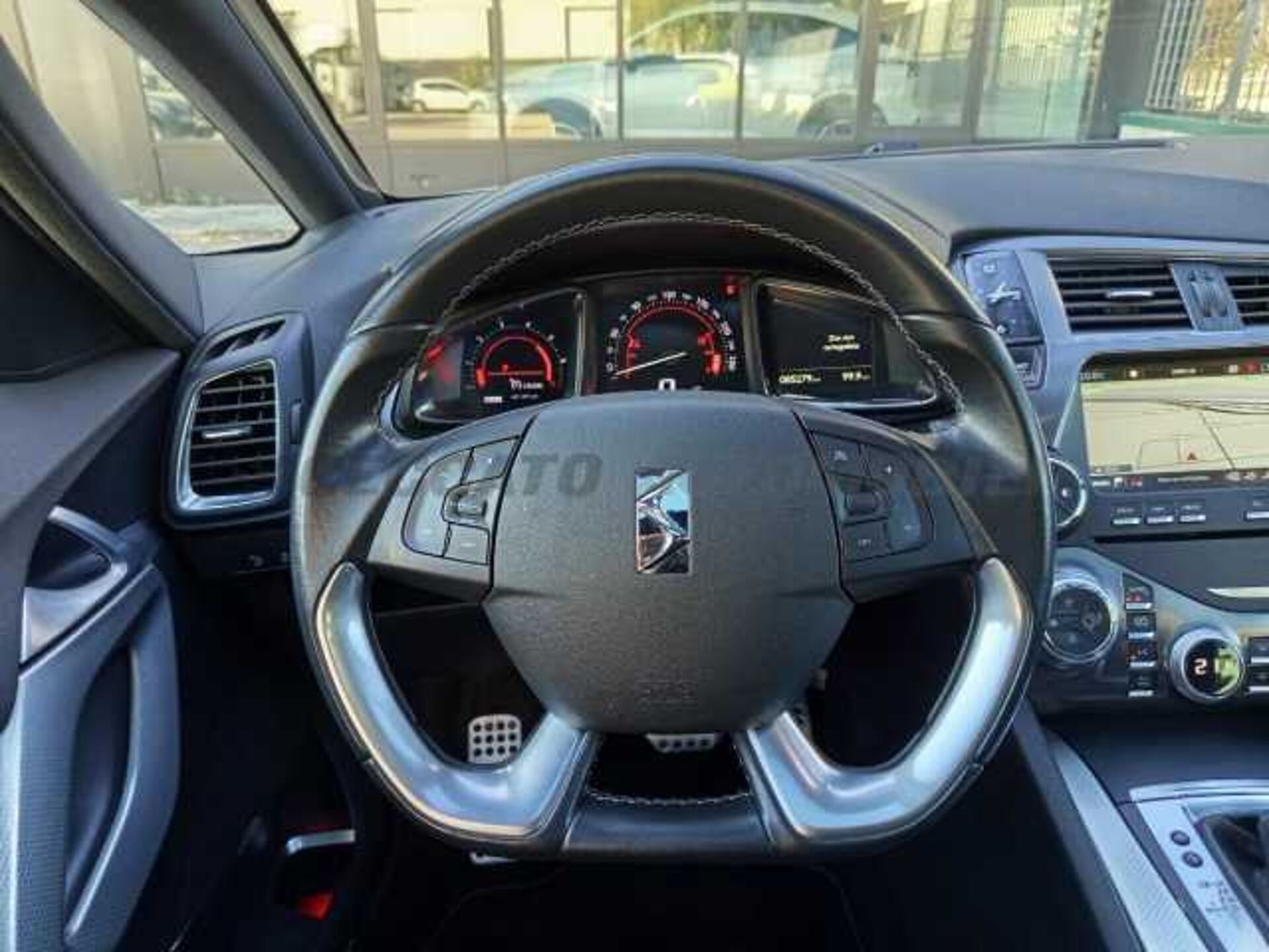 DS DS 5 2.0l - white