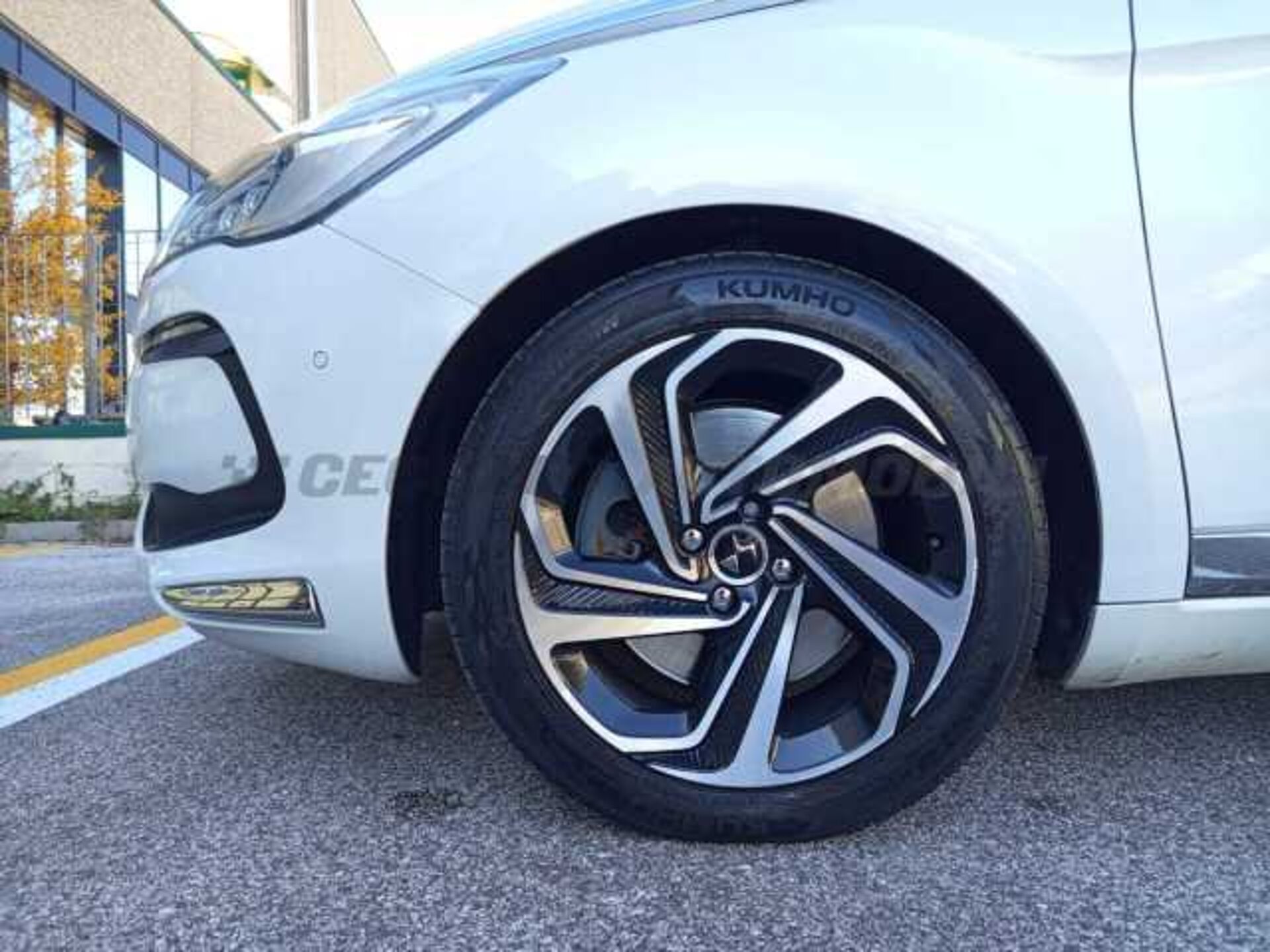 DS DS 5 2.0l - white