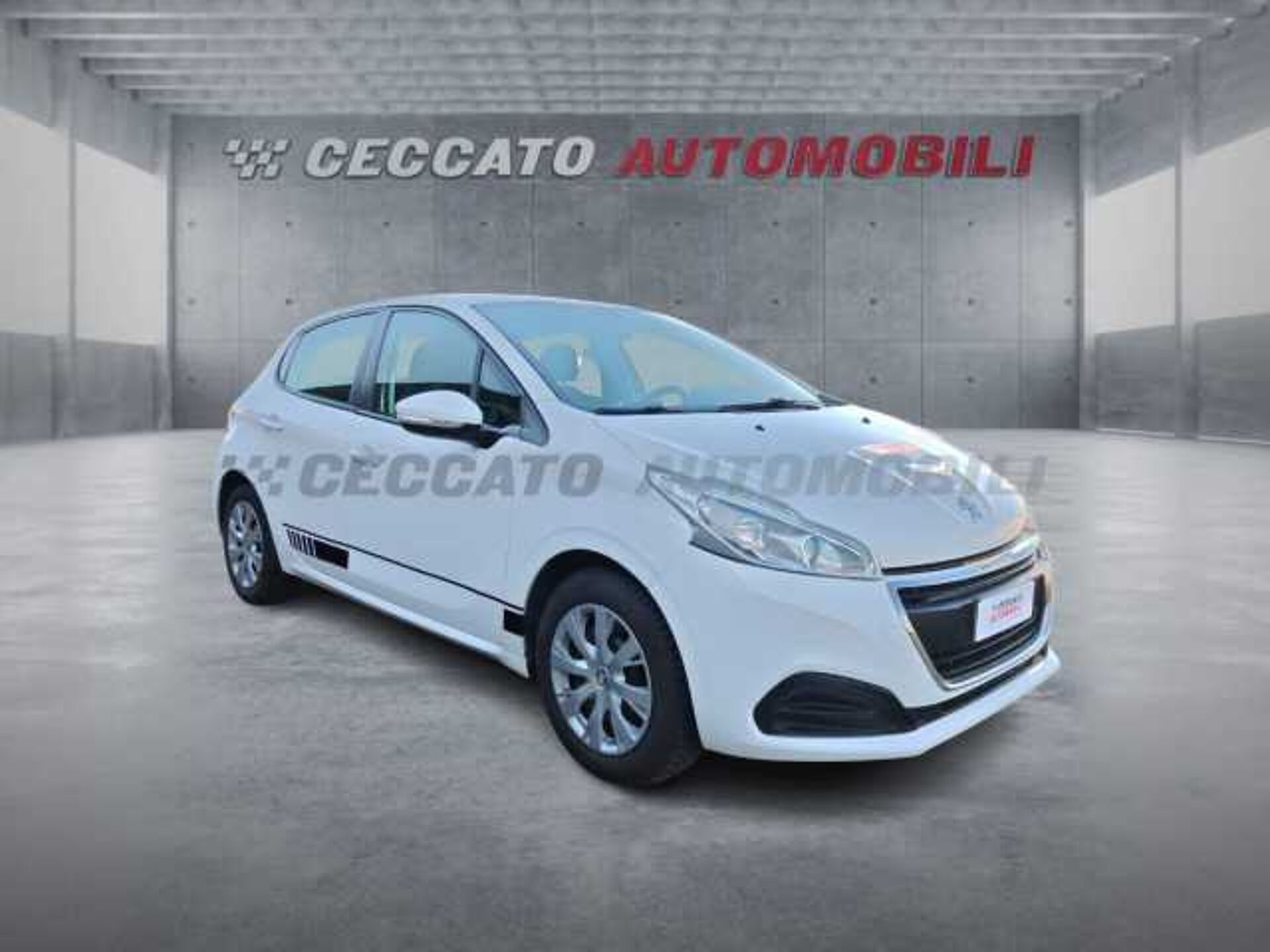 Peugeot 208 1.2l - white