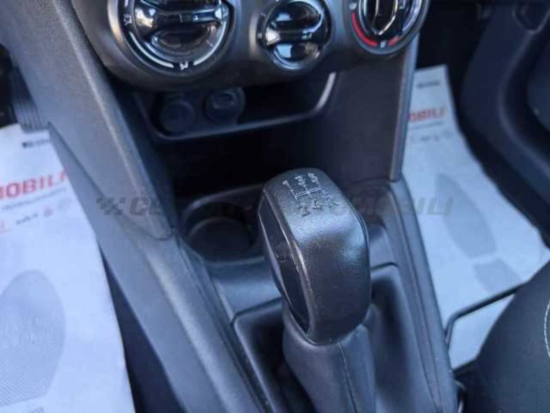 Peugeot 208 1.2l - white