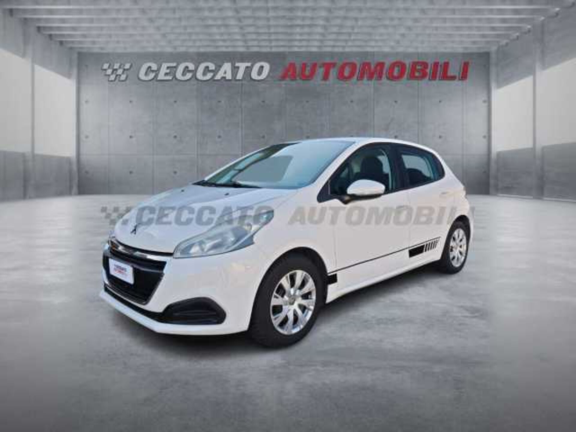 Peugeot 208 1.2l - white
