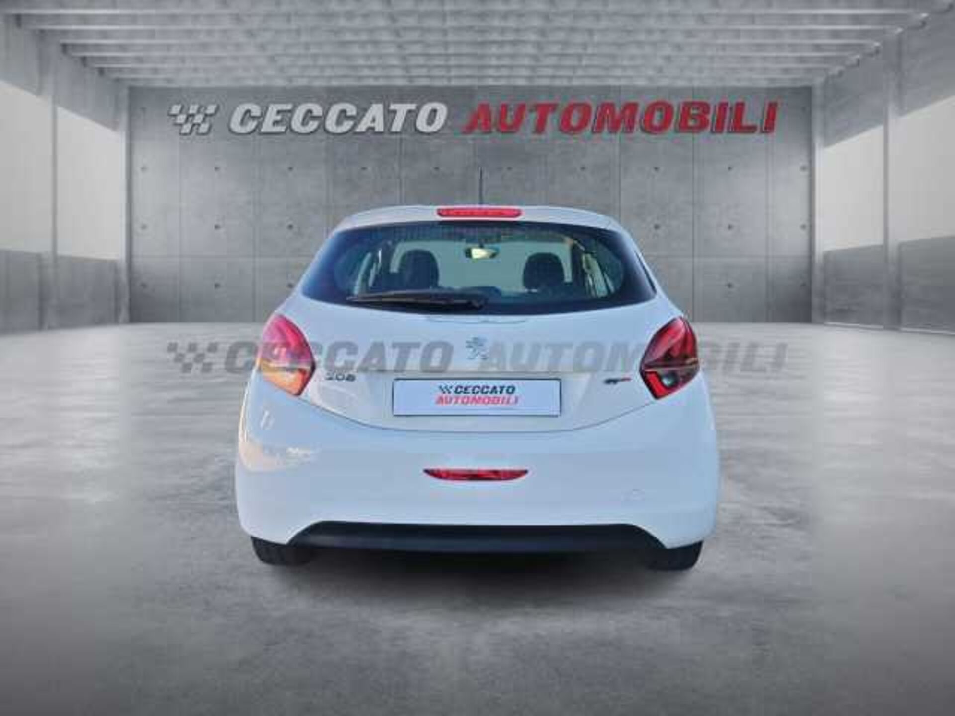 Peugeot 208 1.2l - white