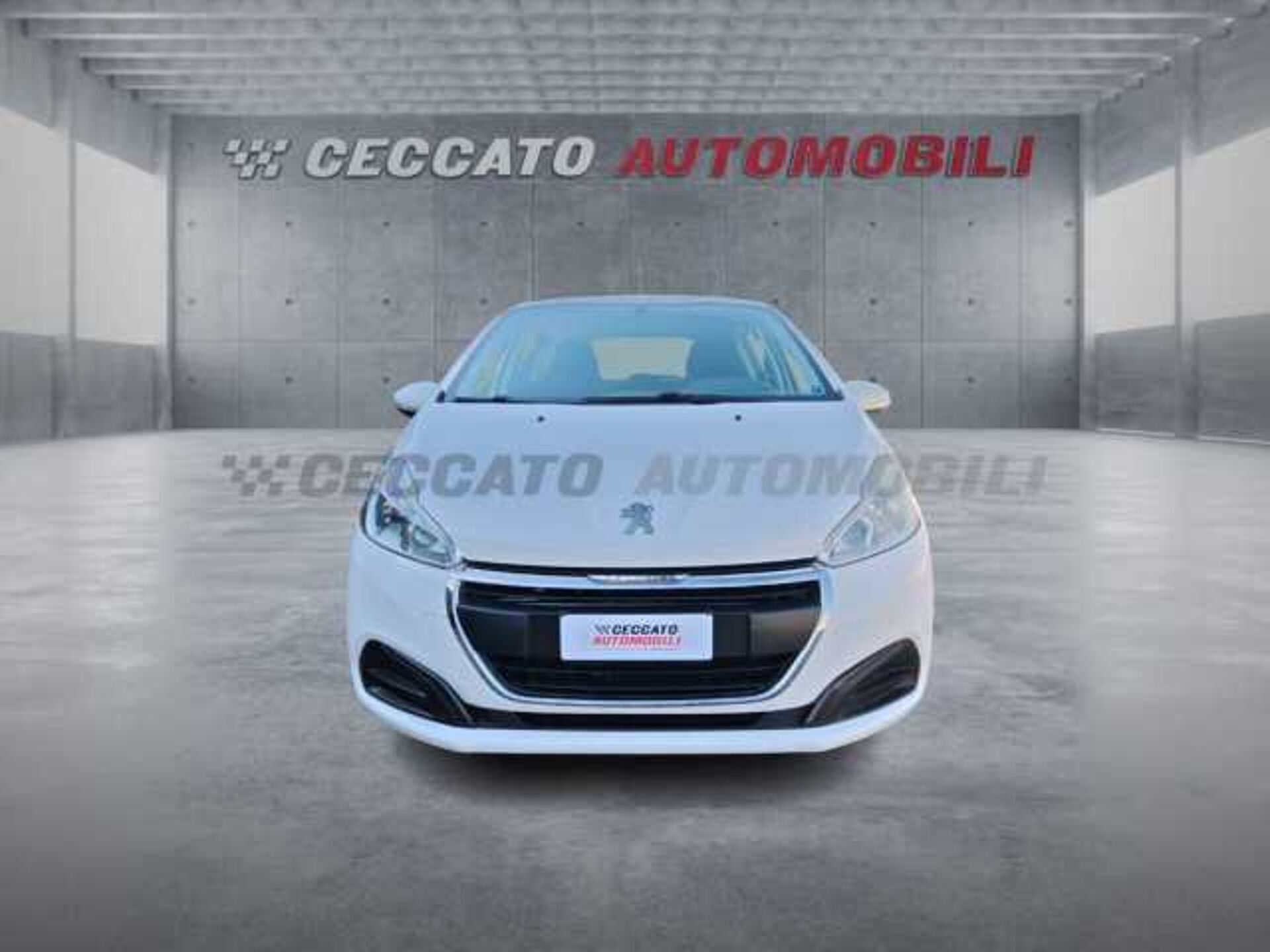 Peugeot 208 1.2l - white