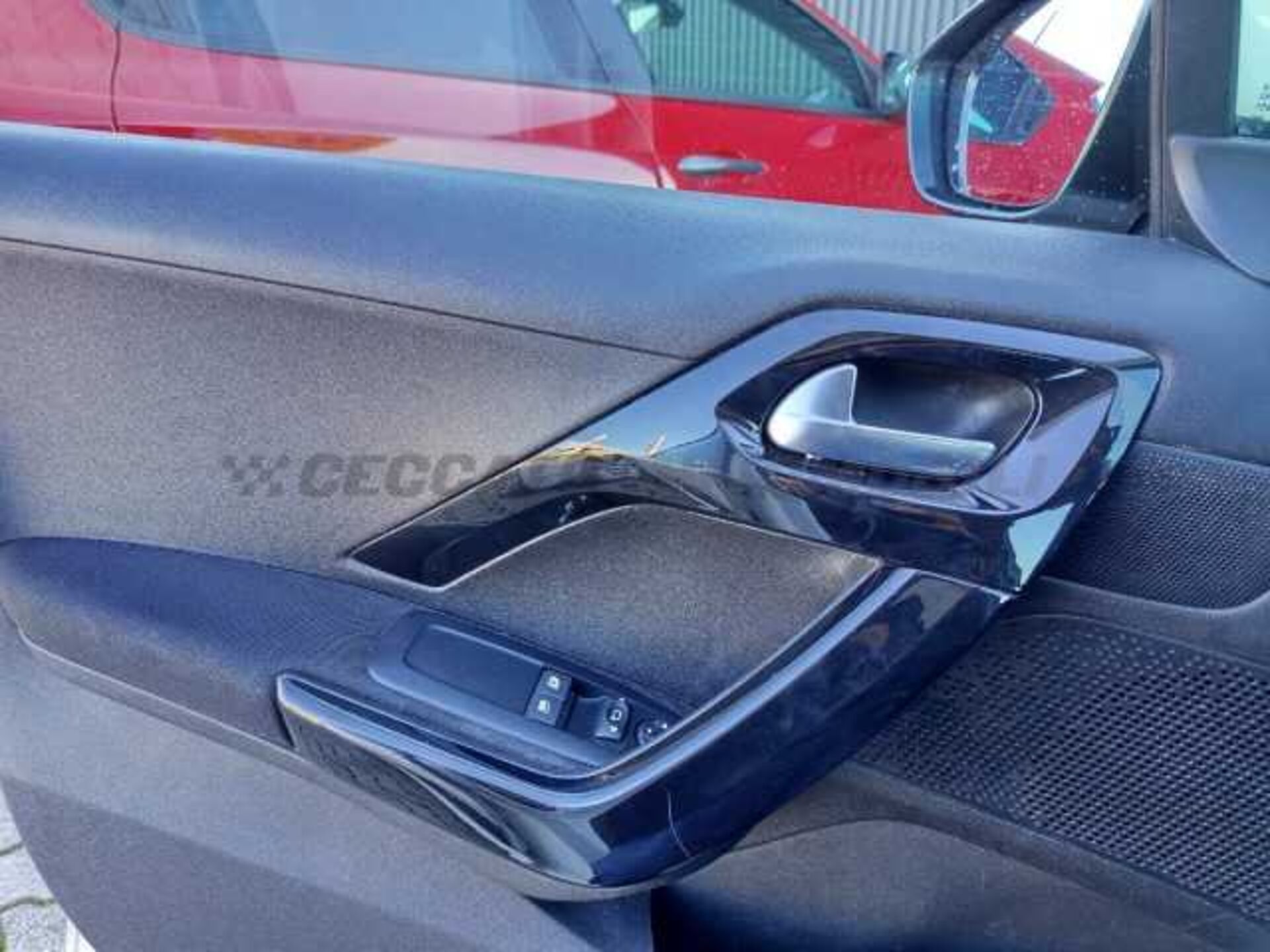 Peugeot 208 1.2l - white