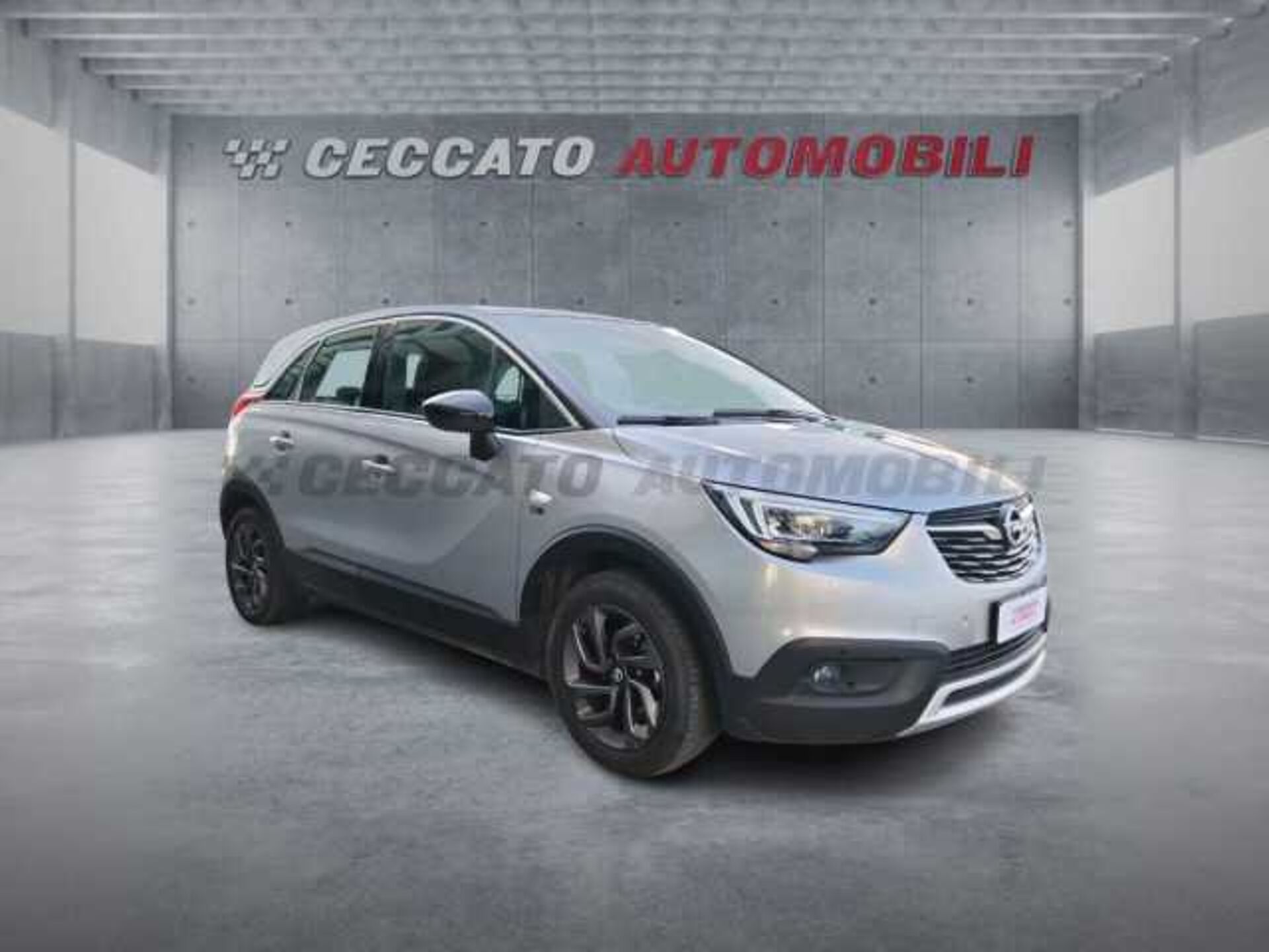 Opel Crossland X 1.2l - grey