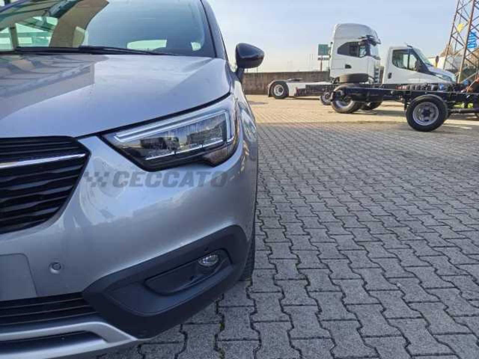 Opel Crossland X 1.2l - grey