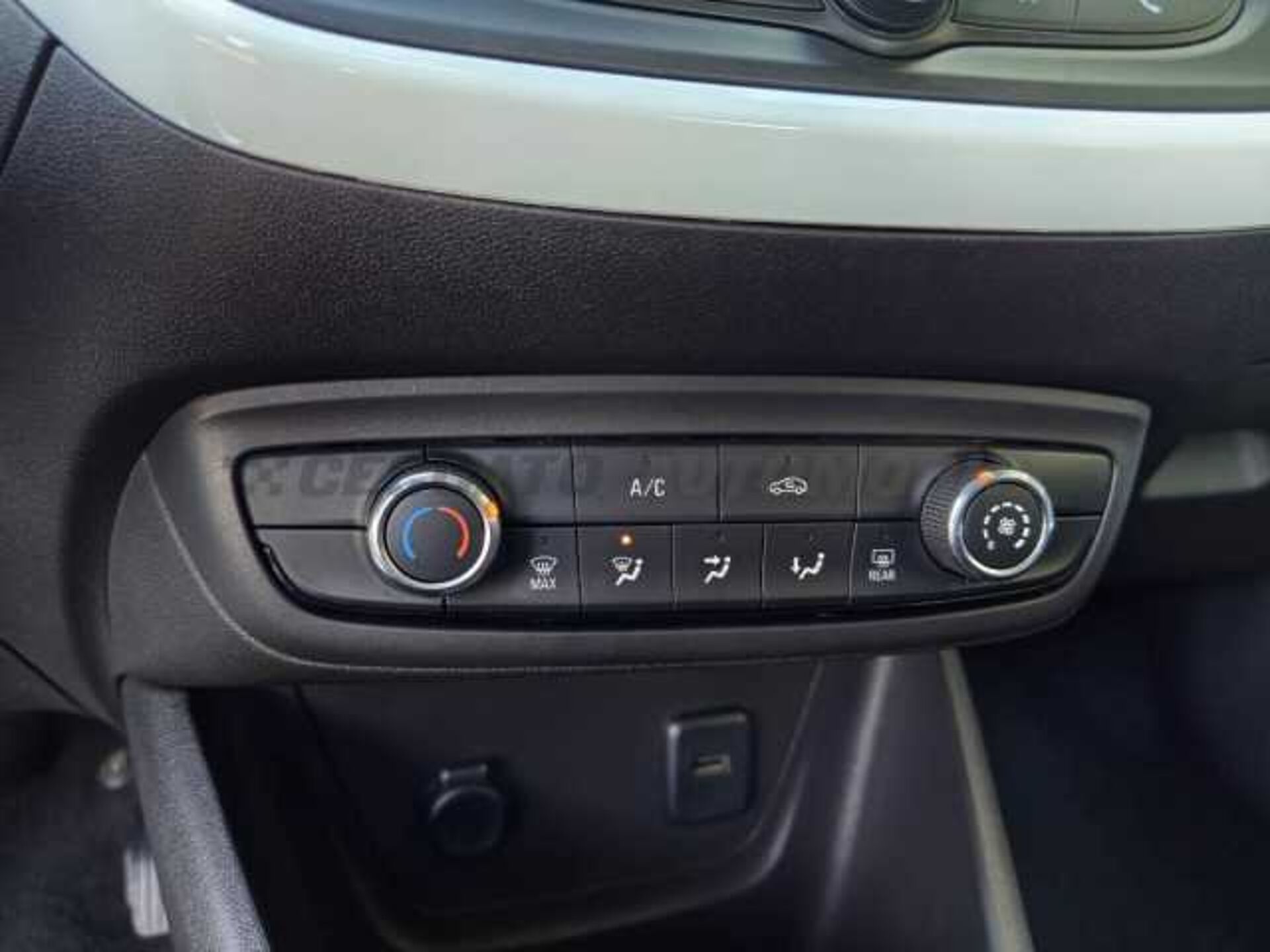 Opel Crossland X 1.2l - grey