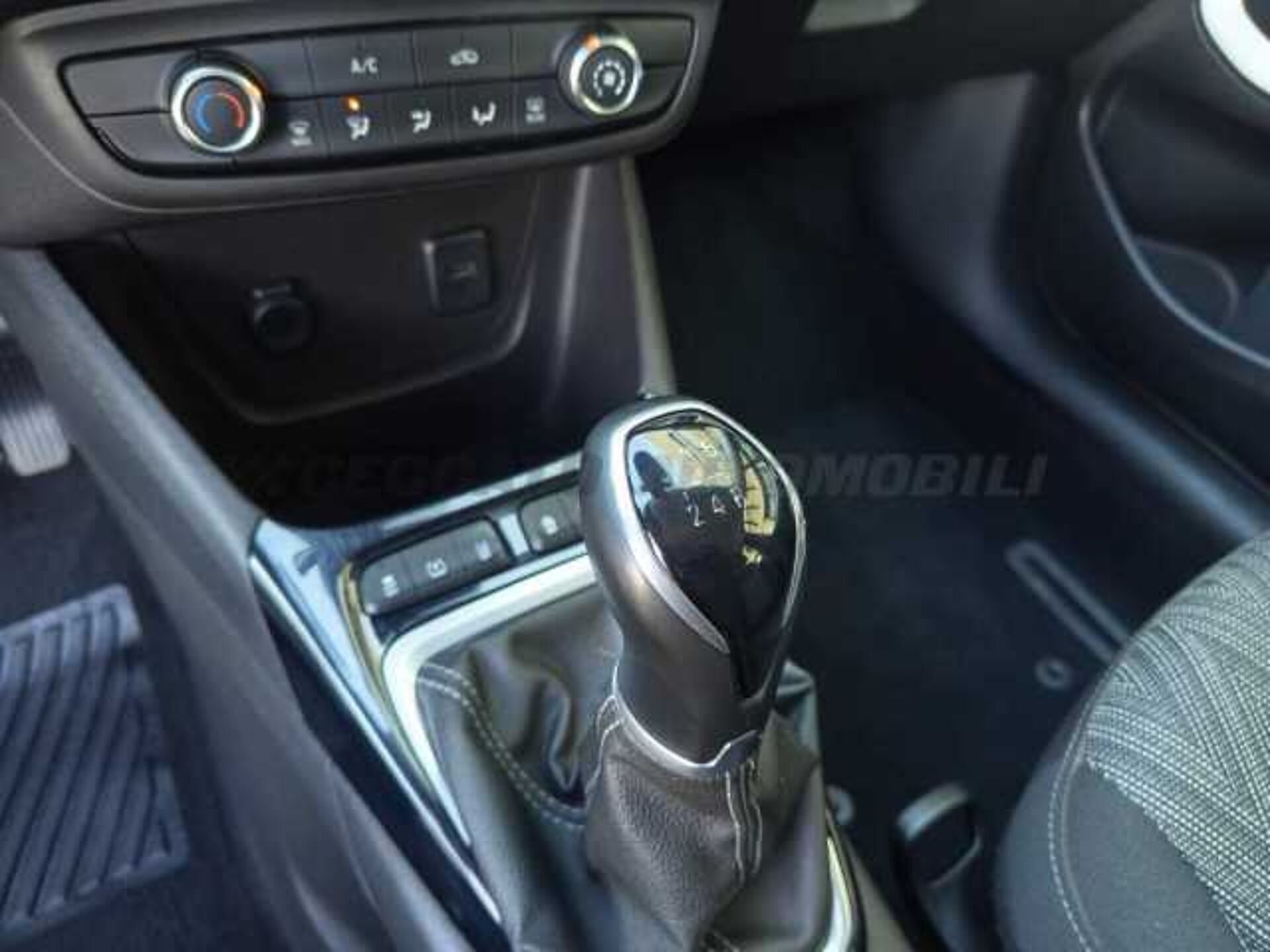 Opel Crossland X 1.2l - grey