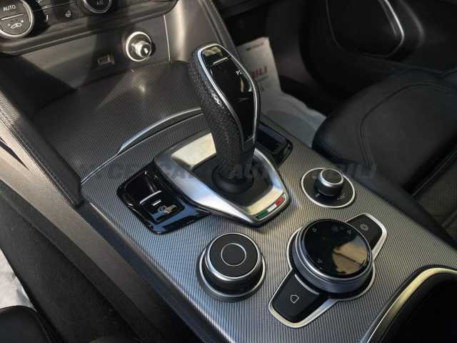 Alfa Romeo Stelvio 2.1l - grey