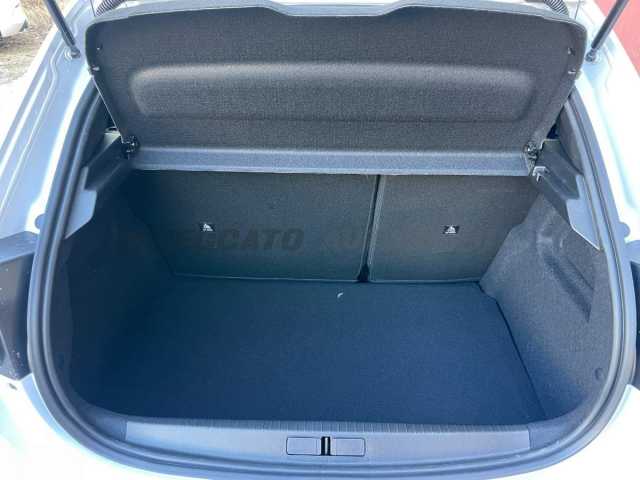 Peugeot 208 1.2l - white