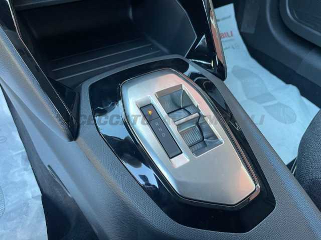 Peugeot 208 1.2l - white