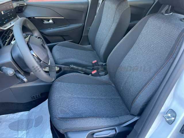 Peugeot 208 1.2l - white