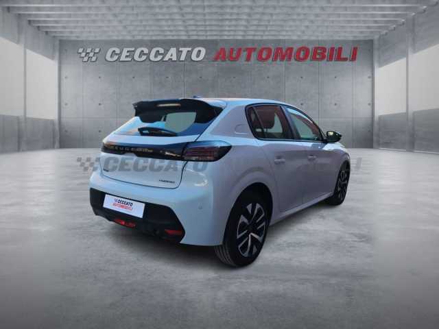 Peugeot 208 1.2l - white