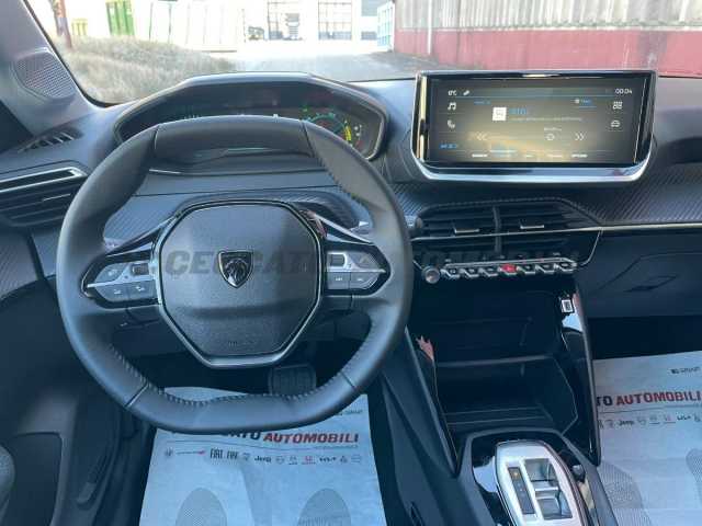 Peugeot 208 1.2l - white