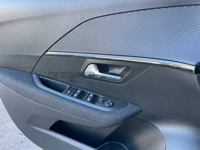 Peugeot 208 1.2l - white