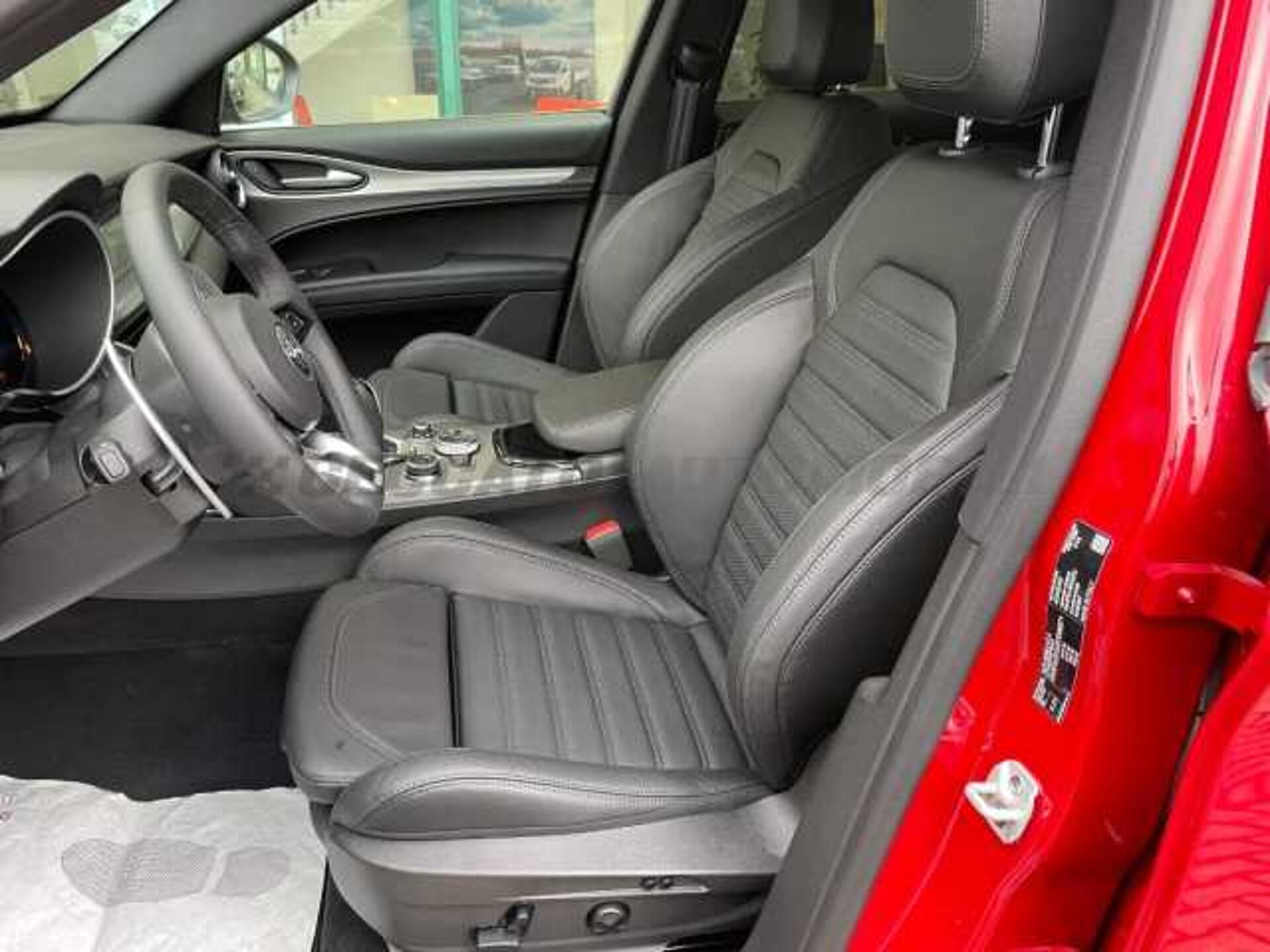 Alfa Romeo Stelvio 2.1l - red