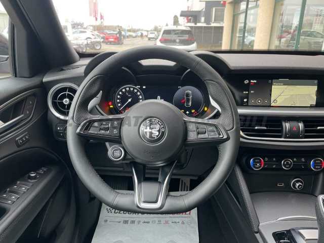 Alfa Romeo Stelvio 2.1l - red