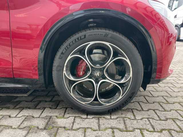 Alfa Romeo Stelvio 2.1l - red
