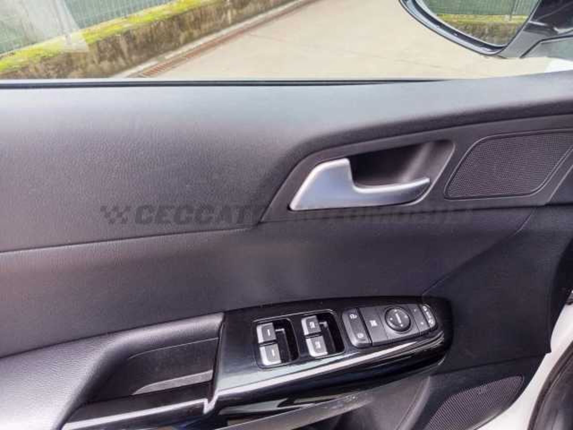 Kia Sportage 1.6l - white