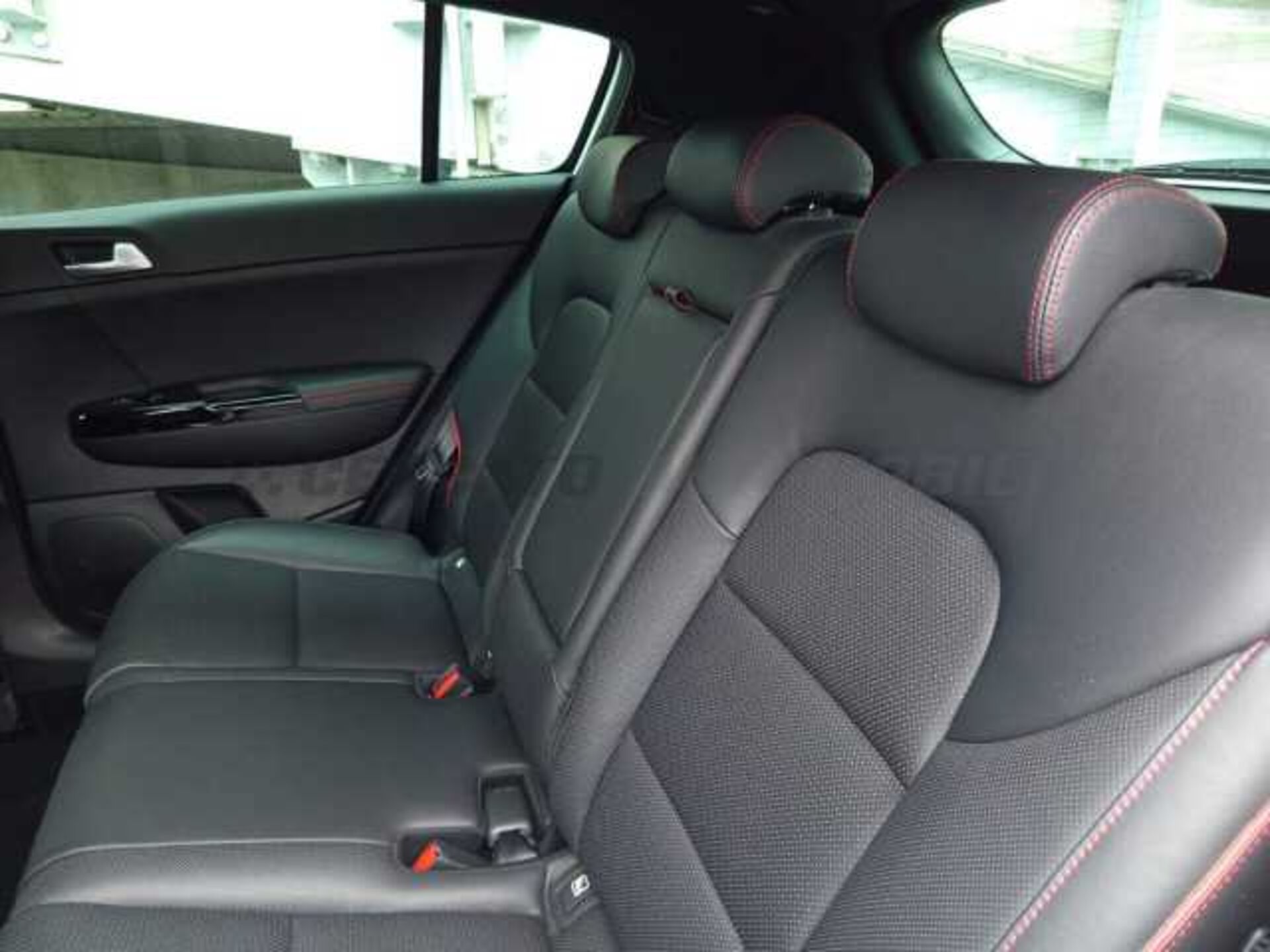 Kia Sportage 1.6l - white